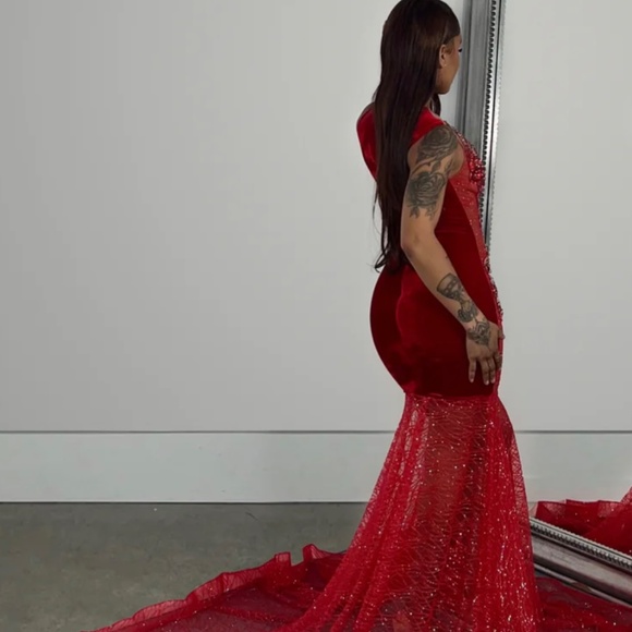 PROM DRESS - Picture 2 of 3